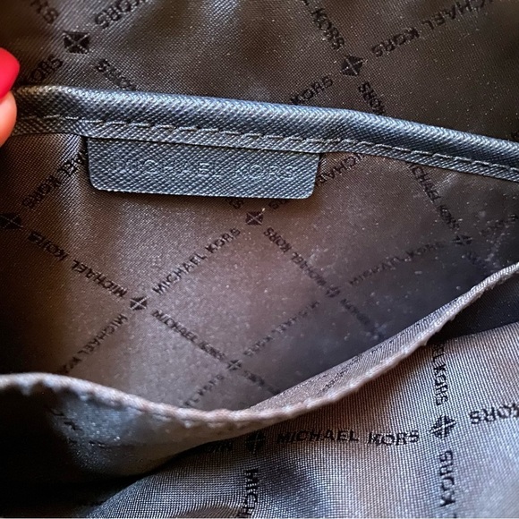 Michael Kors Jet Set Black Saffiano Leather Crossbody Bag Gold Chain✨Like New✨ - Picture 5 of 9